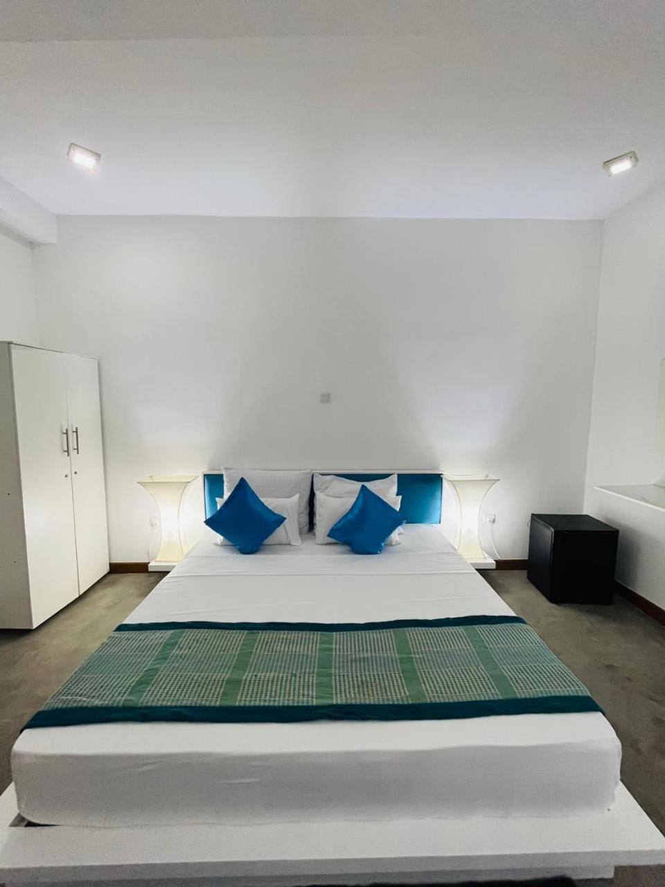 Sunset Sands Hikkaduwa Room photo
